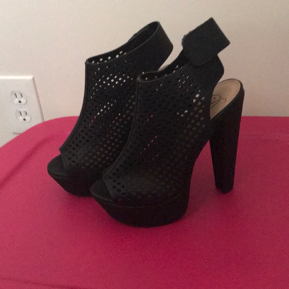 Pumps - Picture 3 of 3